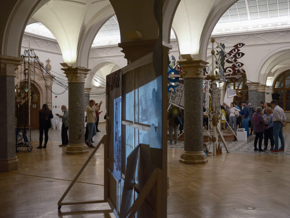 Dsf5438-950x713 in Beauty and the Truth Rathausgalerie München